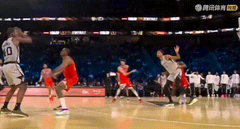 平躺后仰+脱手中投+鱼跃救球，文班是妖怪！图1-3：这根本不是我们印象中的2米