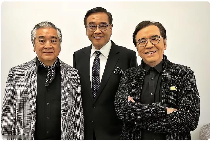 亲兄弟都不一定长得那么像，怎么会有长得哪么相似的人？三个人根本不是同一个姓氏，却