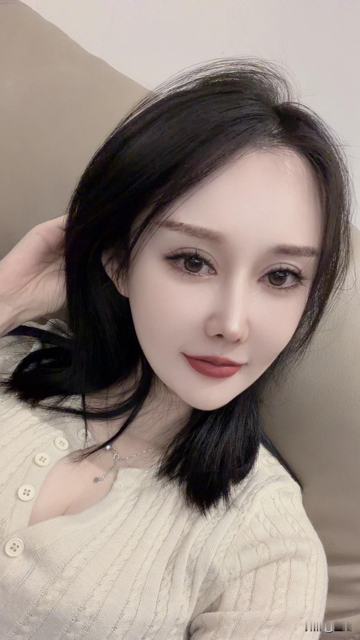 活的通透的女人是什么样子呢?她们有自己的主见，不会人云亦云。
