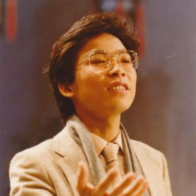 1988年，歌手张明敏得知我国举办亚运会的经费，还差了6亿的缺口时，毅然决然的卖