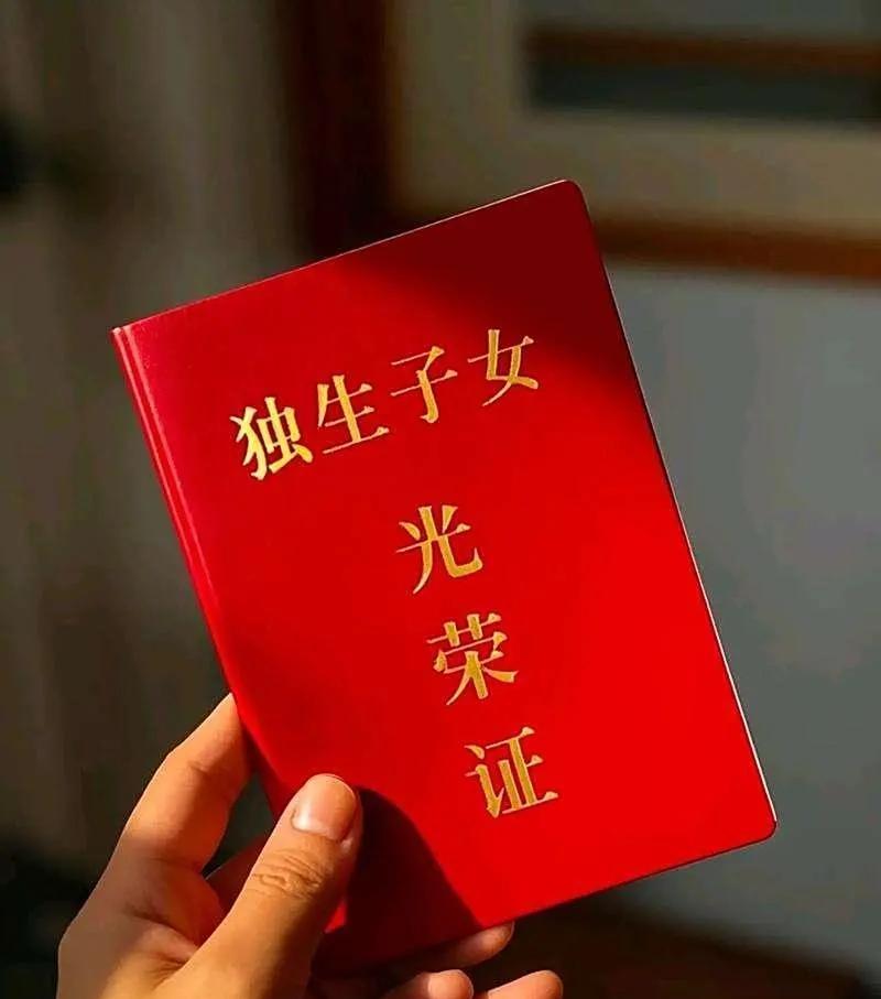 全球范围内，除中国外独生子比例极低，核心数据如下：-丹麦：2021年出生6万