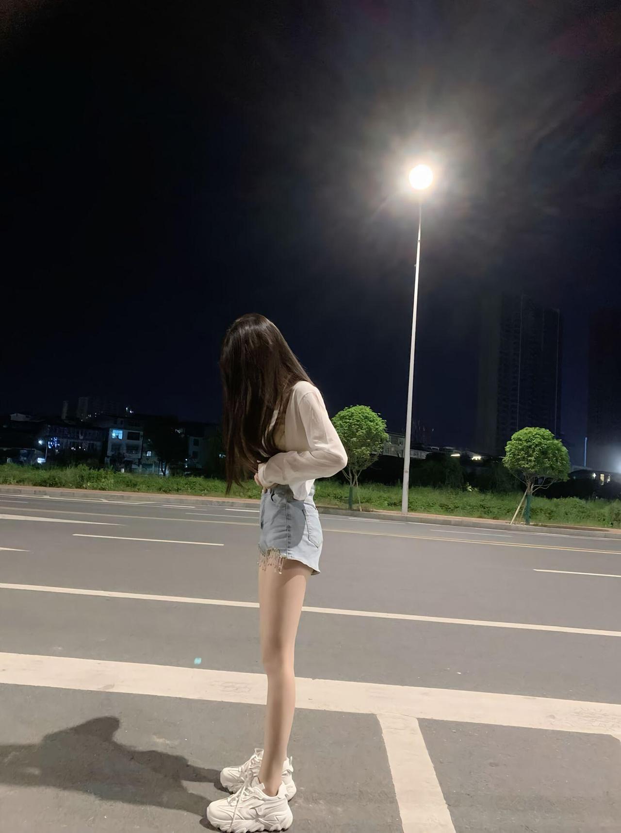 原来，这才叫做爱性是生理宣泄，不是爱约会是各取所需，不是爱激情是荷尔蒙作祟