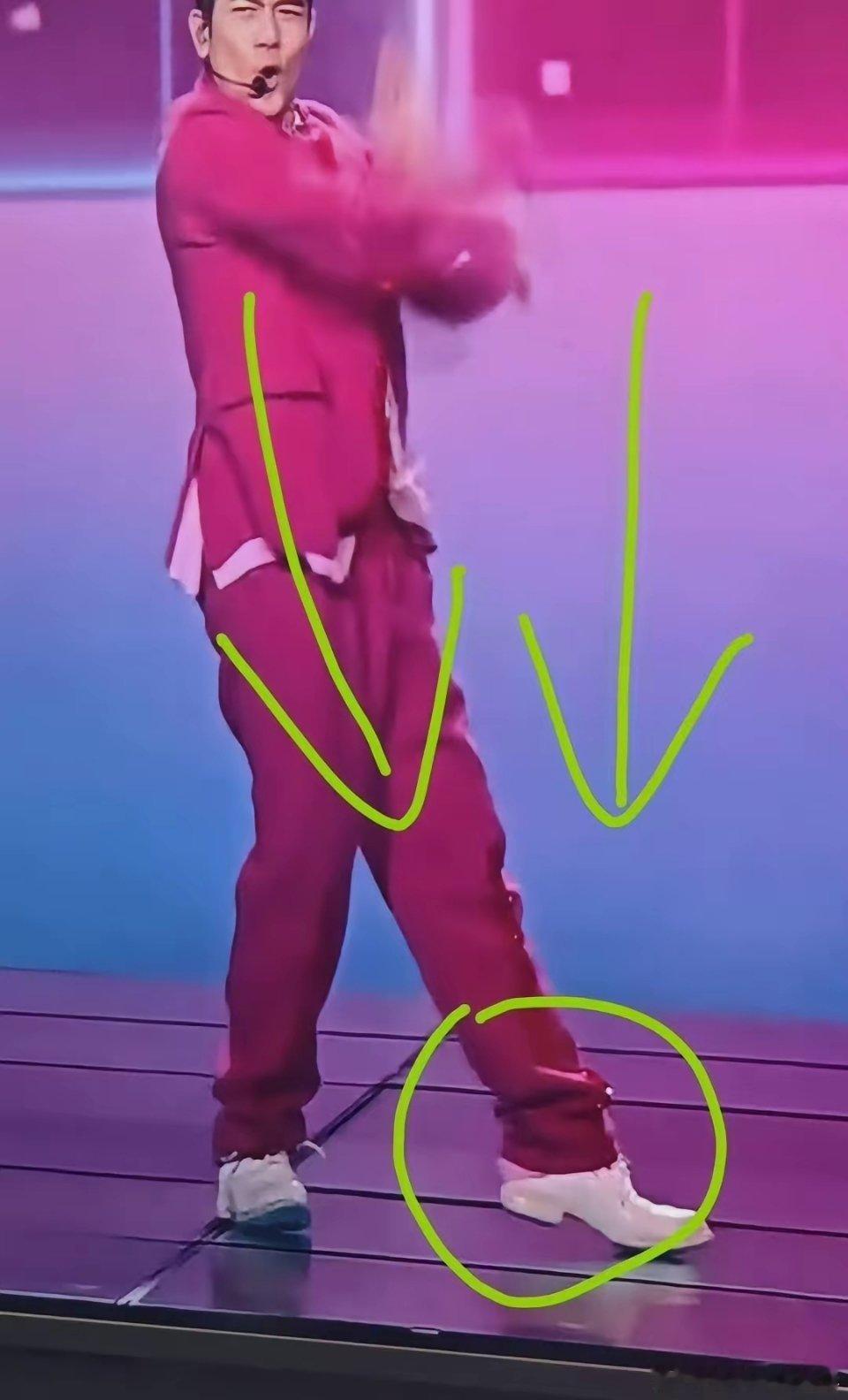 过了两天，终于有网友发现，郭富城当时春晚表演的含金量，不是因为他跟王一博同台表演