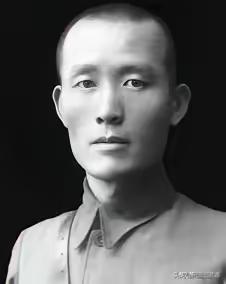 1950年，吴石将军在马场町洒下热血后，隐蔽战线的接力棒，悄悄传到了另一个人手里
