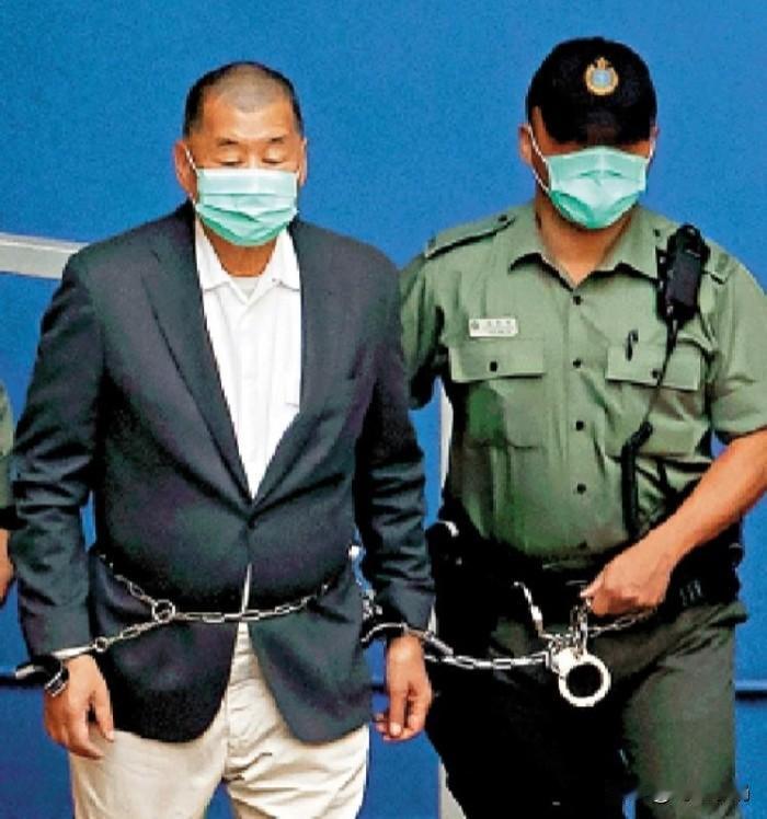 黎智英的儿子这次可能知道了什么叫弃子了，自己的父亲被判20年不说，英国的行动只停