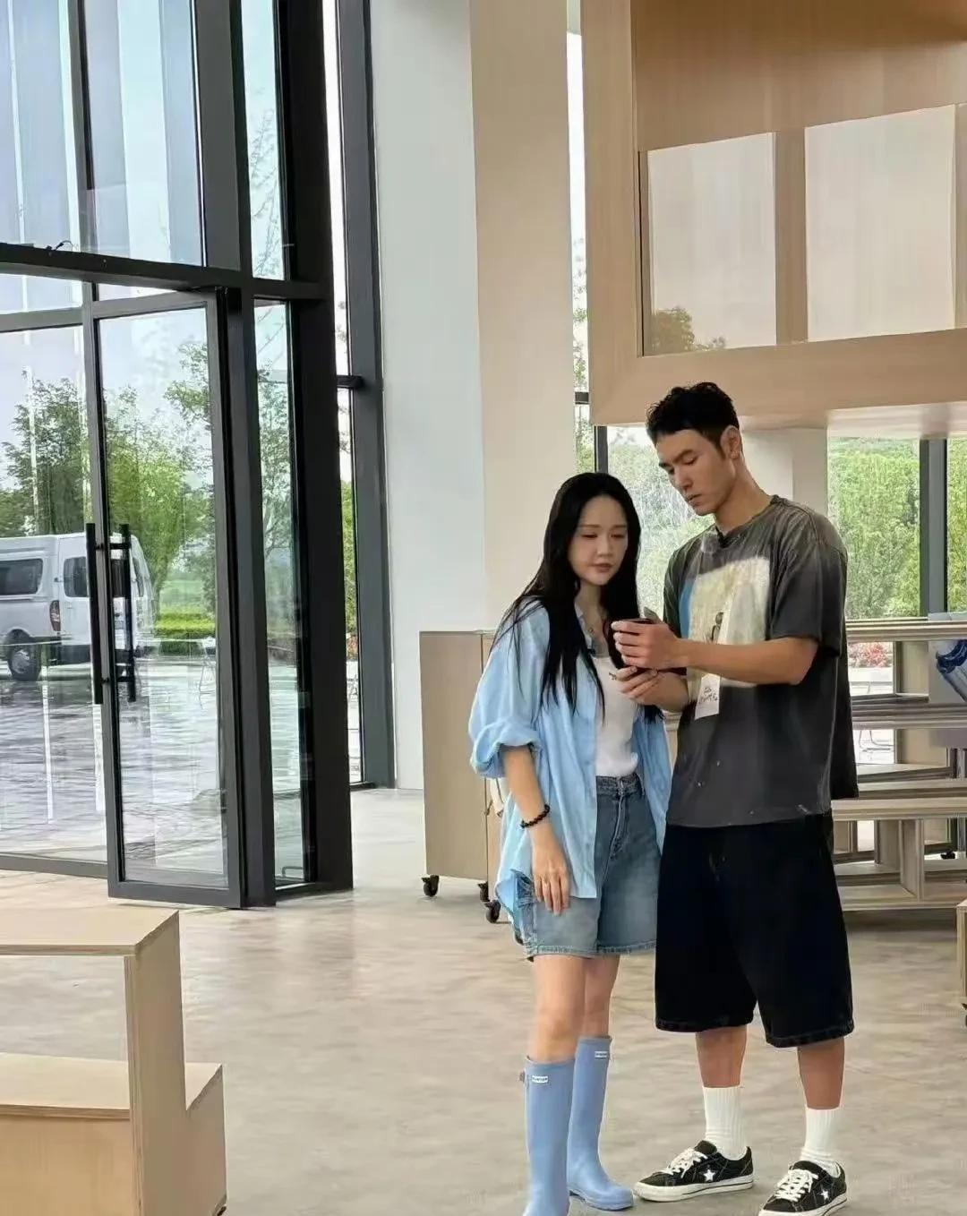 偶像剧鼻祖CP来了！陈乔恩和阮经天的这波回忆杀谁能顶得住啊？一晃17年过去，看