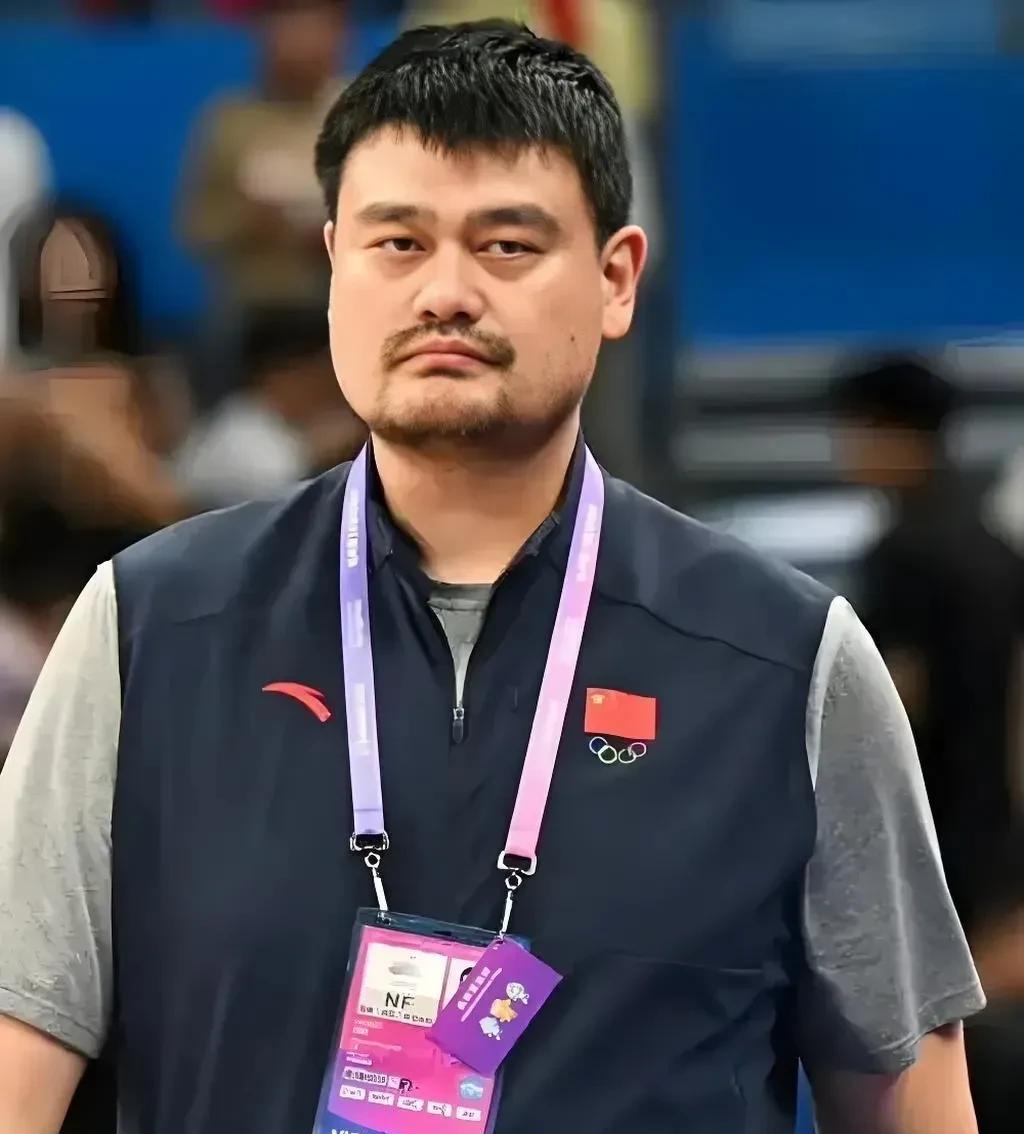 太搞笑了！男篮杀进亚洲杯决赛！很多人把功劳放在了姚明头上中国男篮晋级亚洲杯决赛