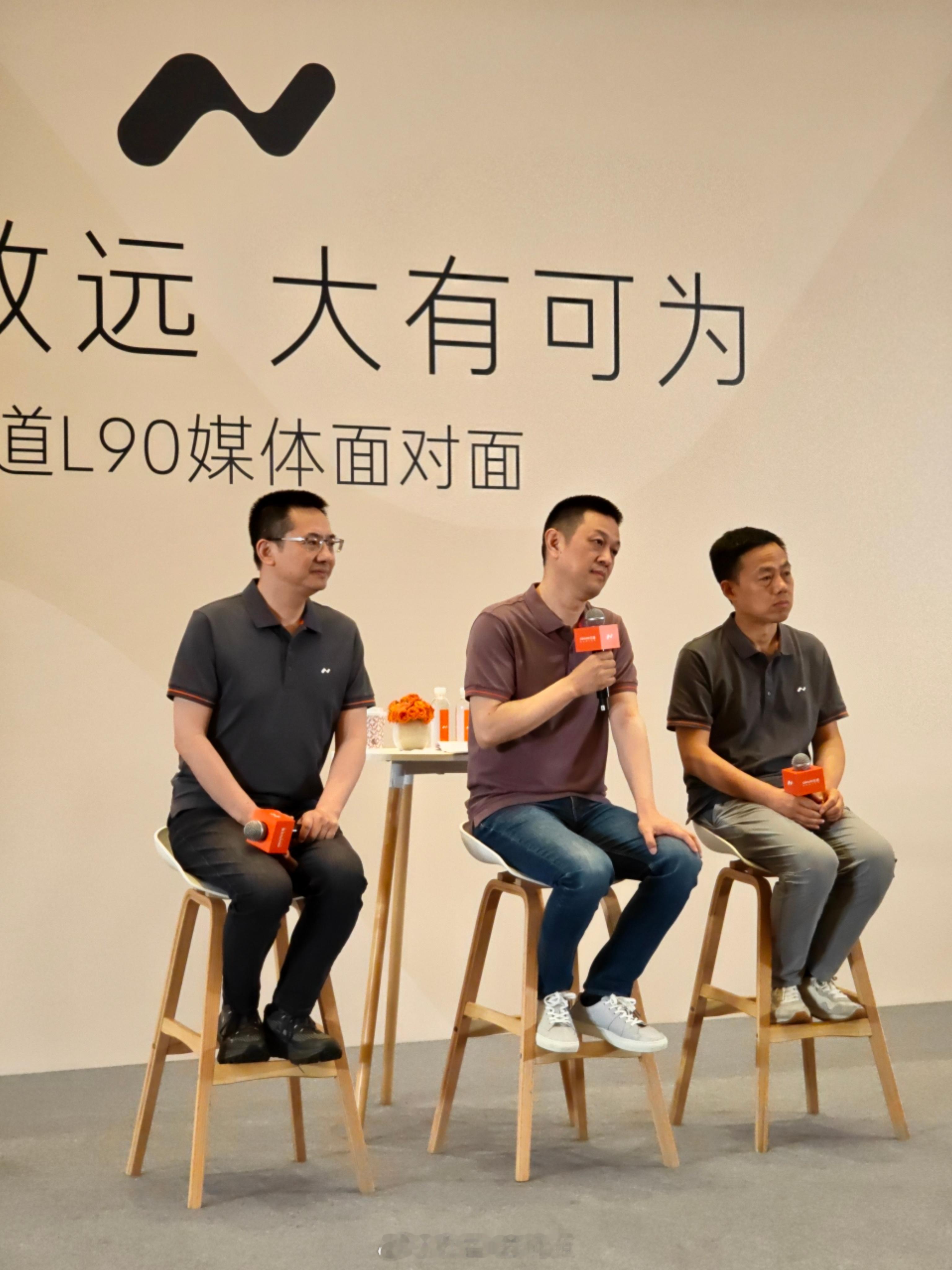 为什么昨天直播关了评论区李斌：昨天研究了一下，开评论区要花很多控评的费用，降本增