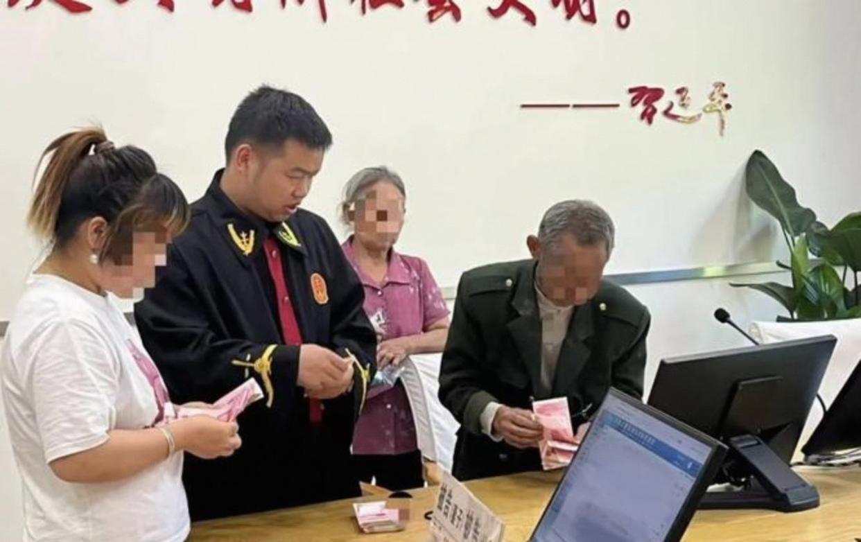 江西夫妻意外去世赔偿230万，钱由叔叔保管，五年后侄子买房要钱却被回怼“当孝敬我