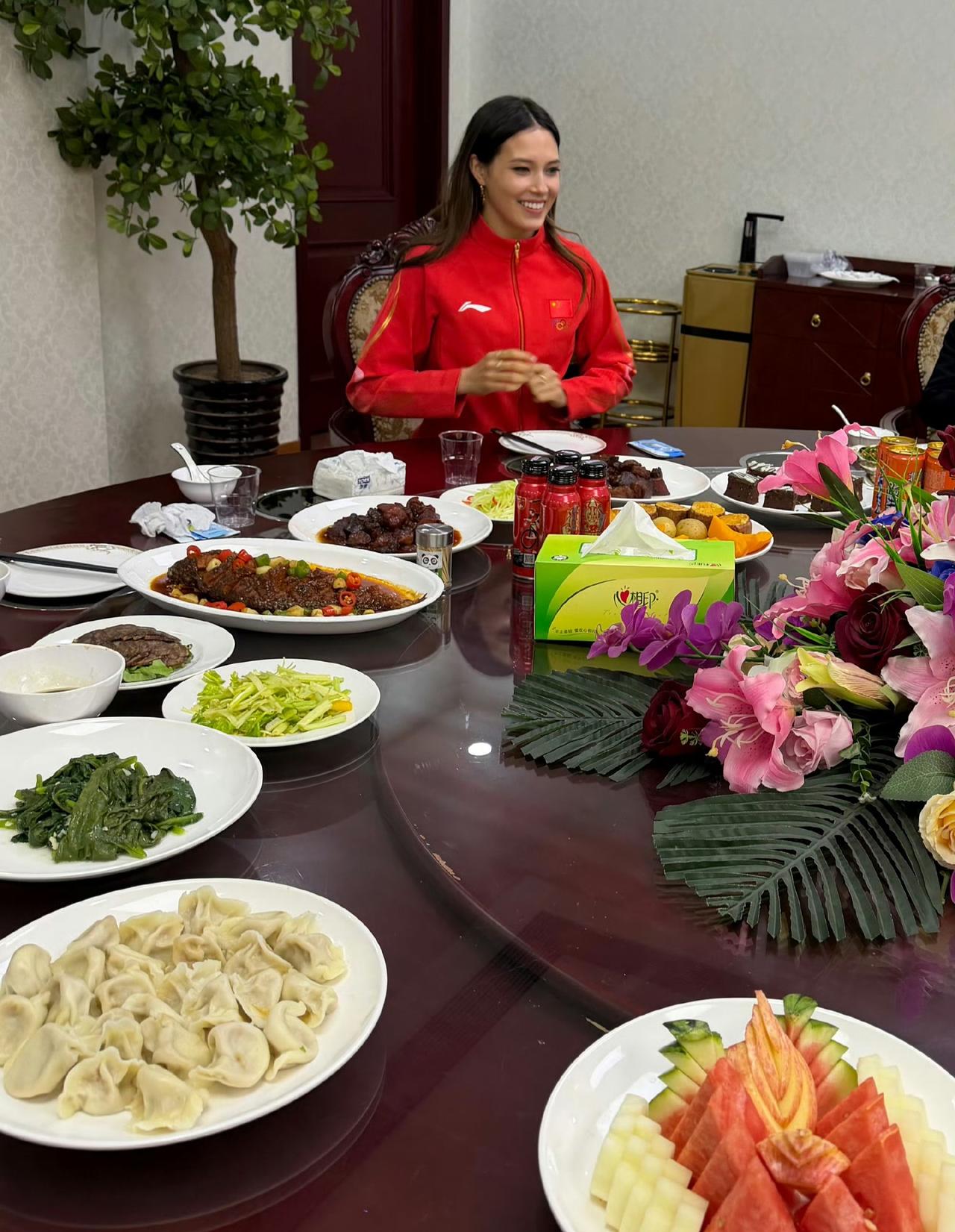 谷爱凌把冬奥会800万奖金全捐了！国家体育总局:金牌50万、银牌各20万。北京市