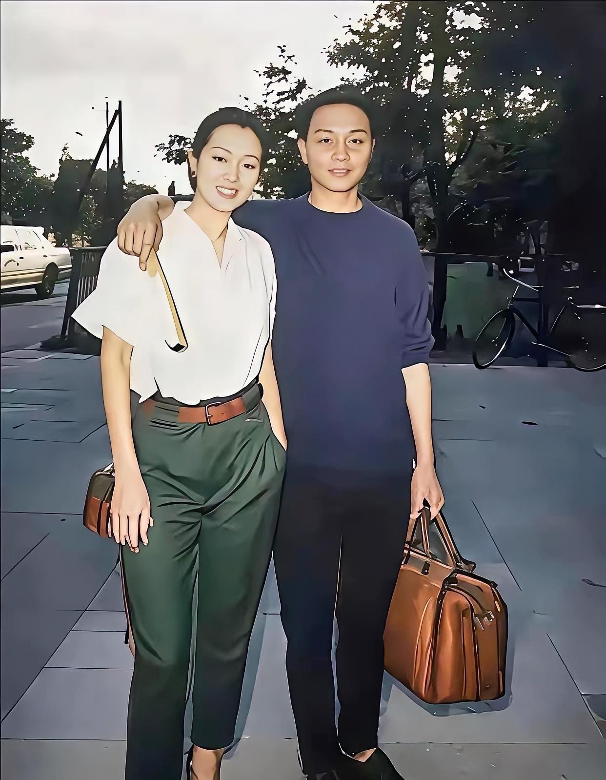 照片中的这位女神，当年真的是火遍全国大江南北，无人不知，无人不晓啊，美的不可方物