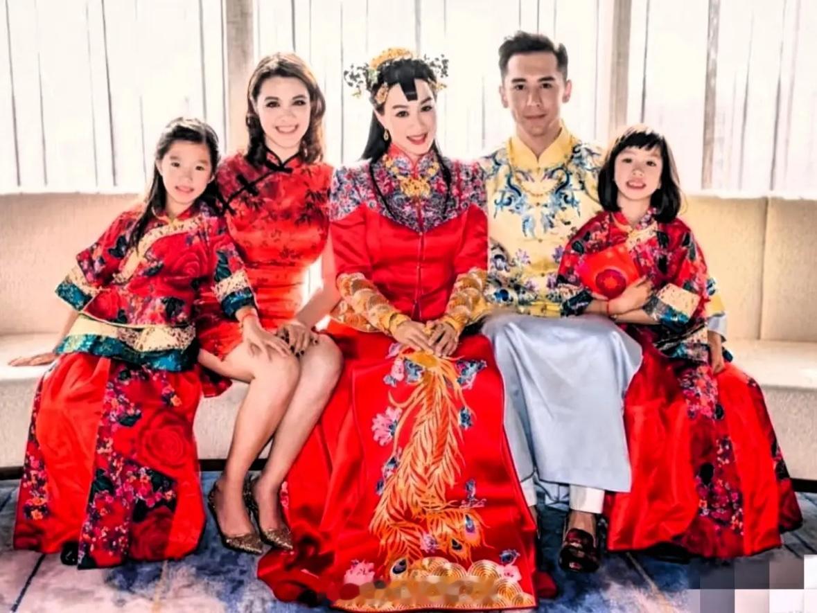 钟丽缇带婆婆到越南旅行过年，全家一起玩游戏！其实她婆婆这个人蛮可爱的，性格好，而