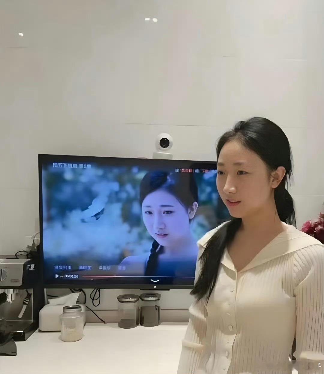 原来演员说的上镜胖10斤是真的，这个对比太明显了