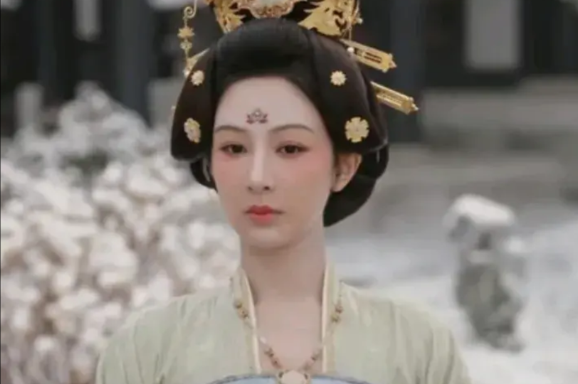 《锦绣芳华》第九集预告，牡丹和蒋长扬一起去参加宫里的宴会，有位贵妇当面嘲笑牡丹是