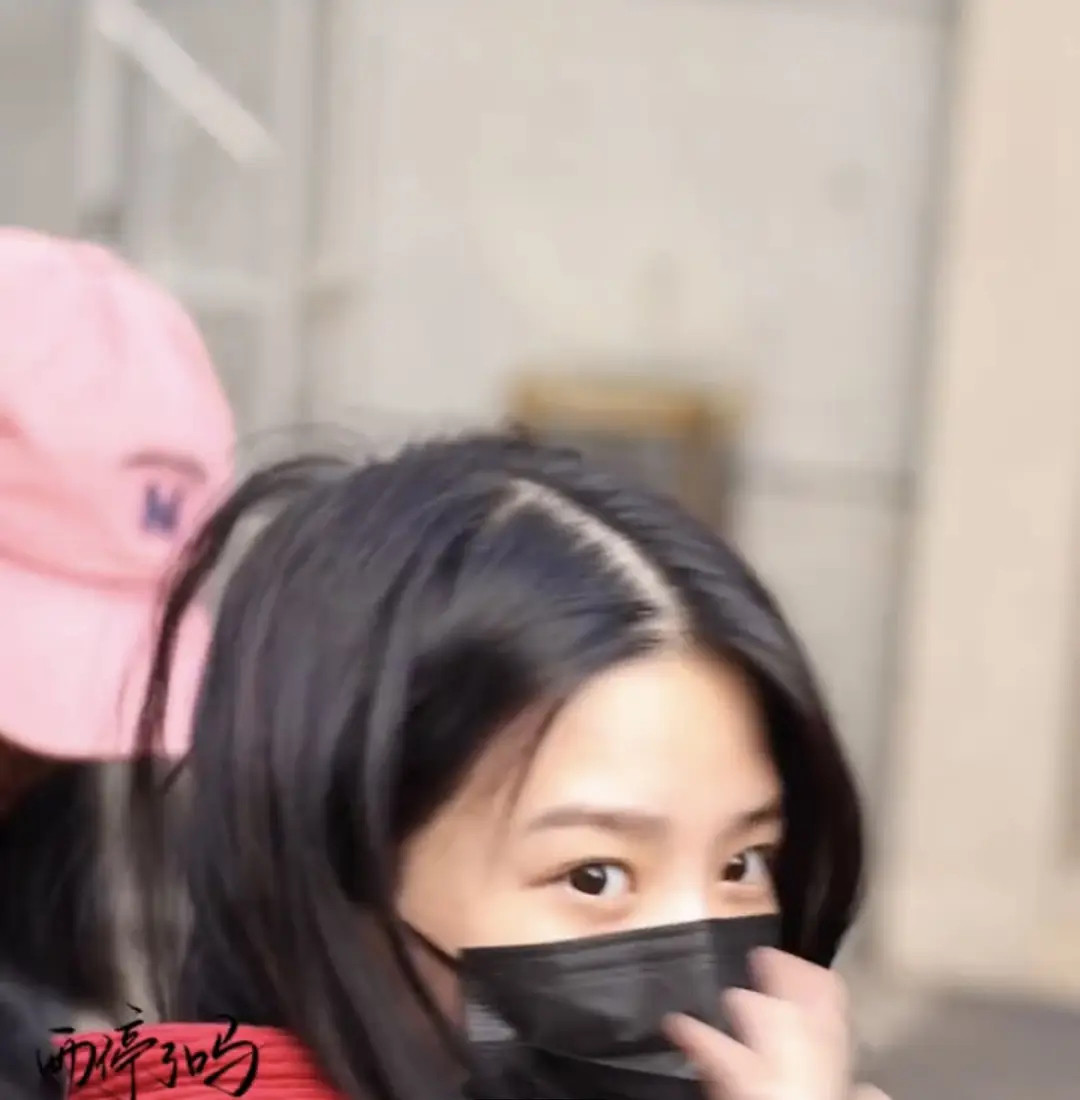 卢昱晓这头发是不是该洗一洗了