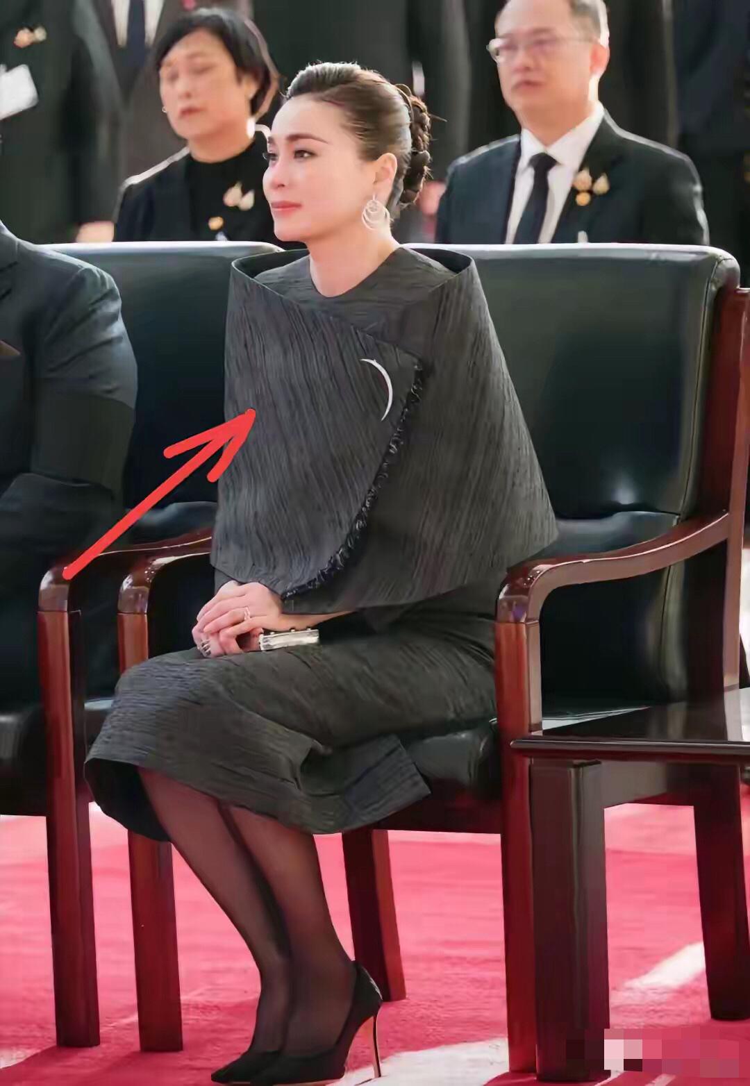 据说这身衣服三十多万…