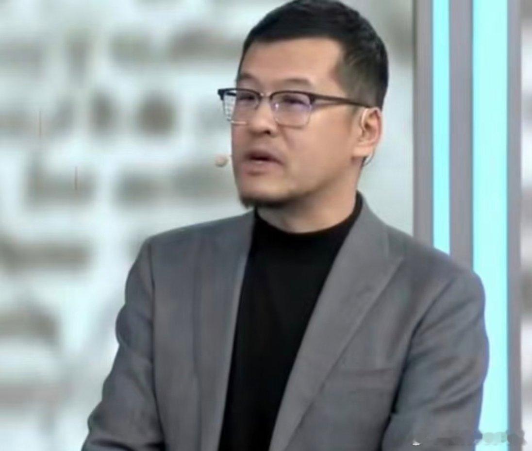 杨毅呼吁球队坚守自身足球风格盲目更换战术只会浪费训练成果，杨毅呼吁教练保持耐心，