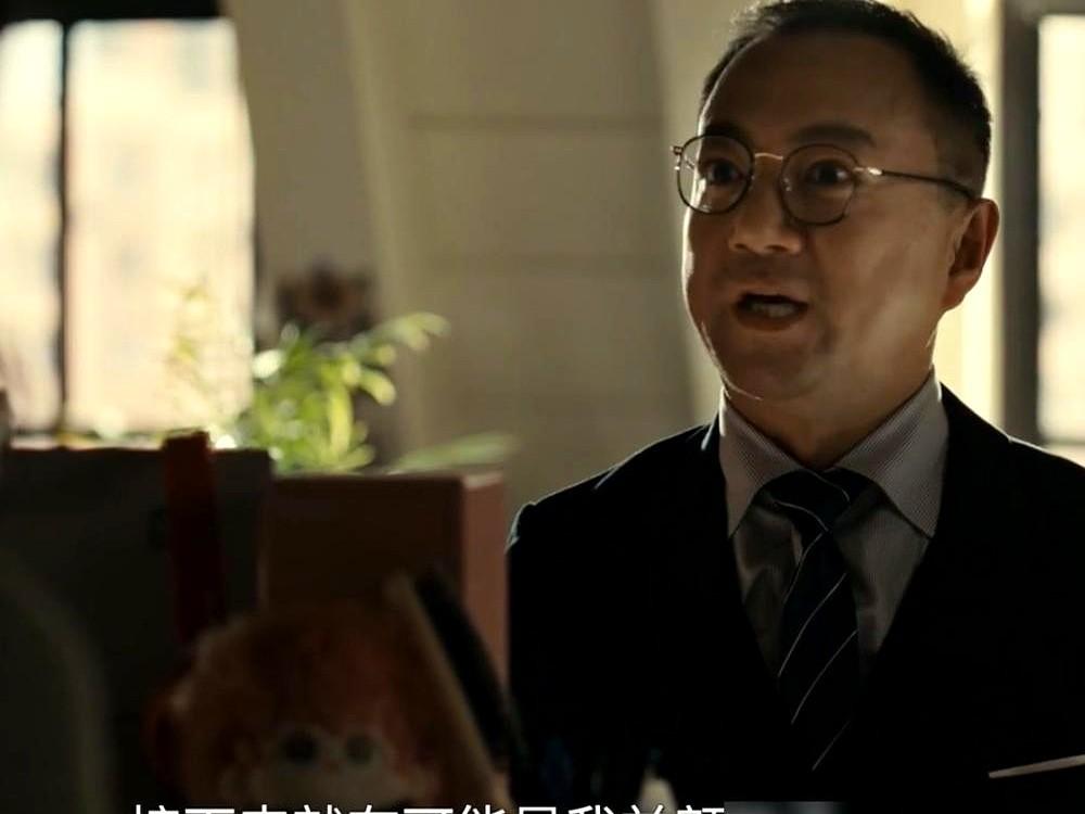 唐嫣新剧《爱情没有神话》刚播，网文编辑们就坐不住了。剧里唐嫣演的编辑，妆容精