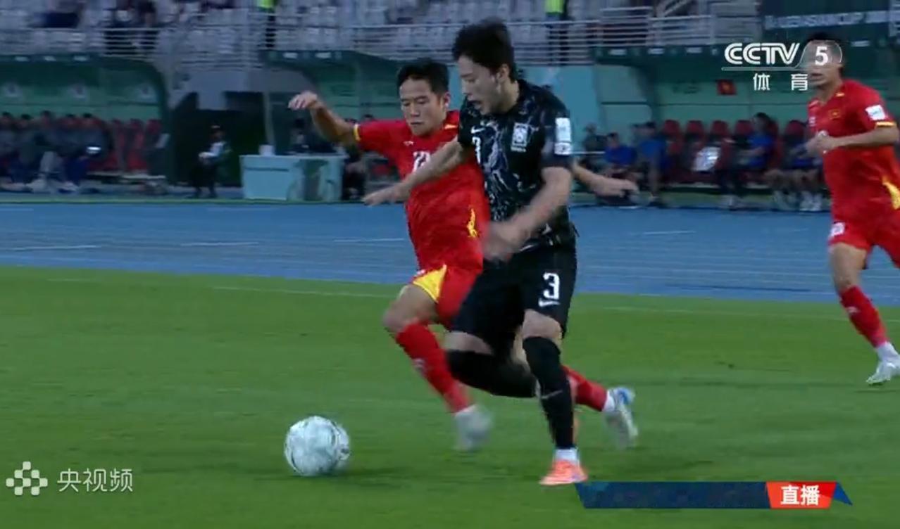 越南队太牛了！上半场31分钟已经1比0领先韩国了，越南队今晚上太猛了，输给中国后