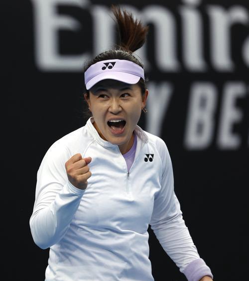 中国金花朱琳“爆冷”逆转战胜12号种子亚历山德罗娃晋级WTA1000蒙特利尔公开