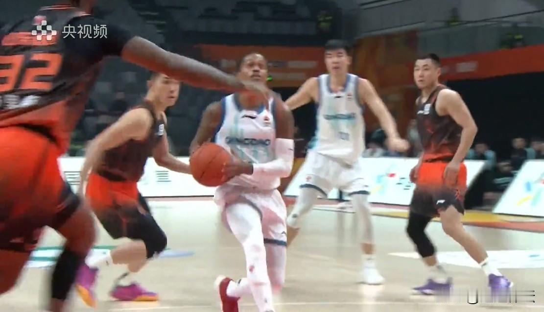 山东高速淘汰青岛进入八强！刚刚CBA俱乐部赛八强最后一个名额诞生，山东高速100