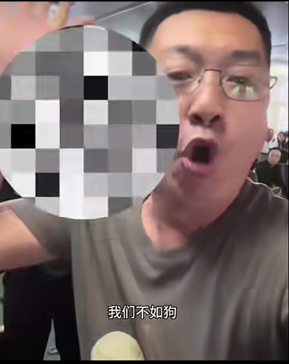 这个哥们嗓门挺大，但没理呀。轮渡本来就不应该躺着，保安管理没毛病，你可以去找狗要