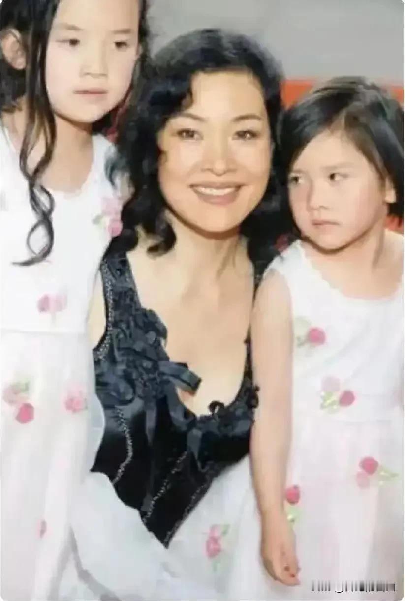 萝莉岛事件持续发酵中，也令国内善良的人们不禁重翻起那段尘封已久的陈年旧事……1