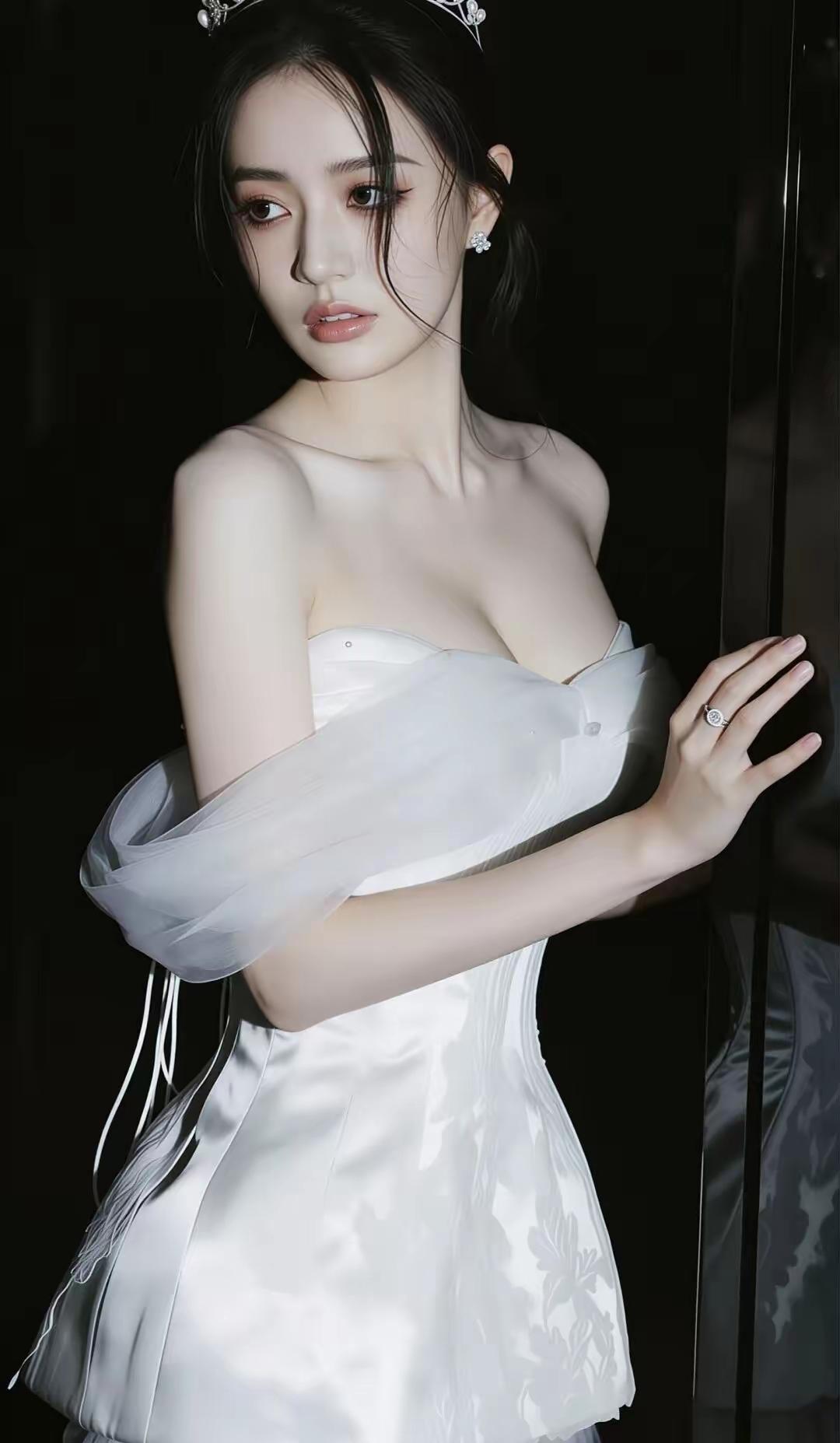 徐璐是一位颜值与演技兼备的女明星，我很喜欢她演的电视剧，特别是她和陈都灵共同出演