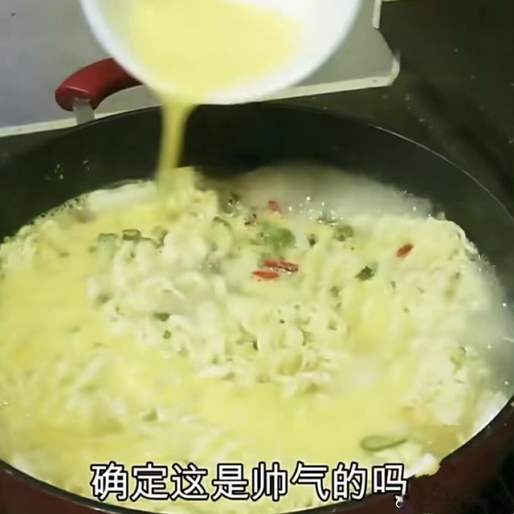 薄饼，西红柿炒鸡蛋，猪油拌面，芝士手撕饼，沙漠难吃饼，手撕鸡，孤品韭菜黄，拌黄瓜