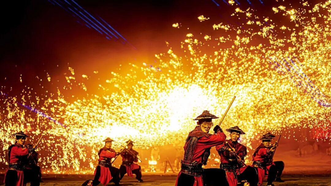 “白天没人, 晚上爆满! ”景区年薪千万抢人