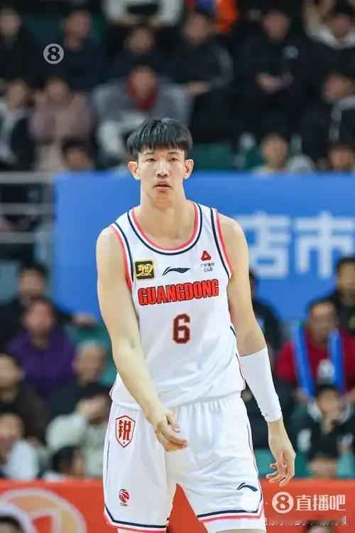 杜锋离职，广东宏远哪些球员迎来新生！1.黄明依身高2.07米，臂展2.17