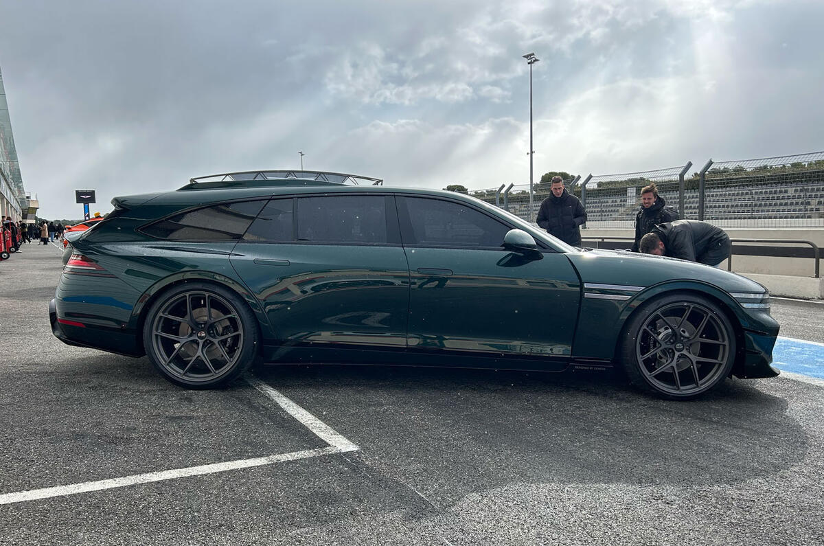 捷尼赛思G90WingbackD级猎装/旅行车