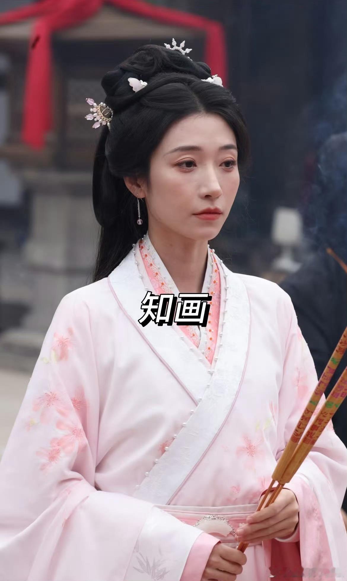 王格格的古装太不行了，脸太寡了，好普好普！！