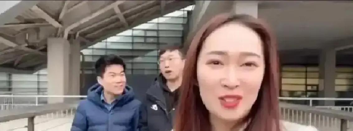 两年前他自嘲是陪跑，谁能想到现在一场直播1200万人围观？东方甄选的财报把答案