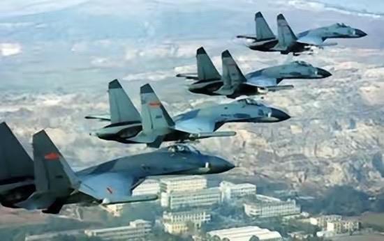 中国空军实力与美军相当吗？这么说吧，中国空军与美军已经不是相当了，而是单方面的超
