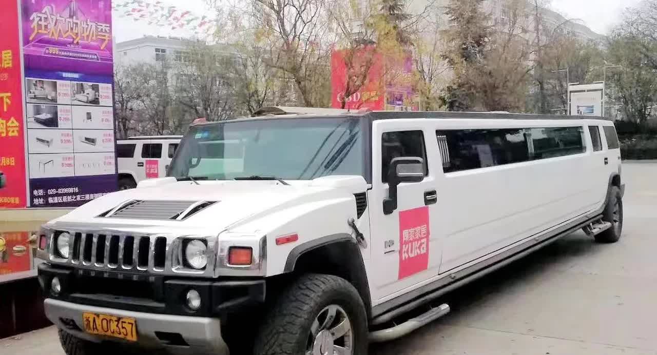 数硬币一男子走进4S店，进门就要了一款价值321万的车，眼睛都不眨一