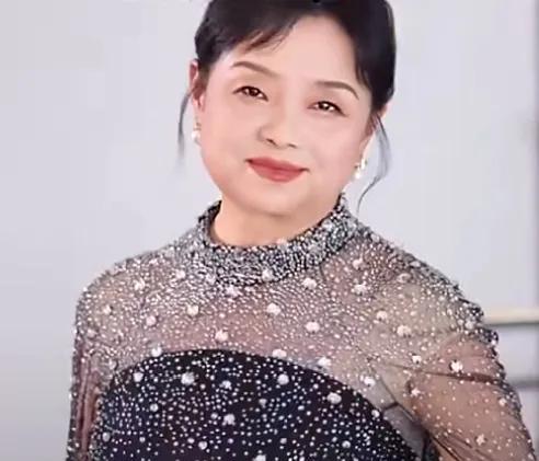 女人就是不该向命运低头，如果不离开那个家暴她，打压她的丈夫，苏敏还是一个家庭主妇