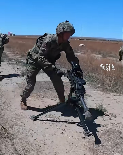 空突步兵分队的支援火器，161自动榴弹发射器，171大口径重机枪和89A式60迫