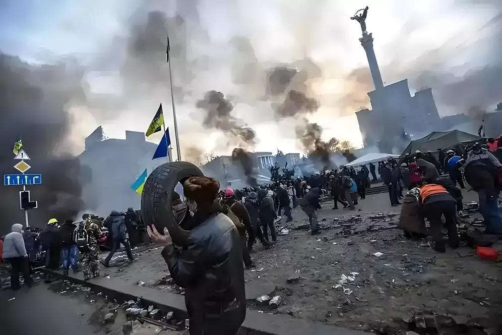 俄军对基辅等多地发起大规模空袭。这72小时的持续轰炸，让基辅成了人间炼狱。零下十