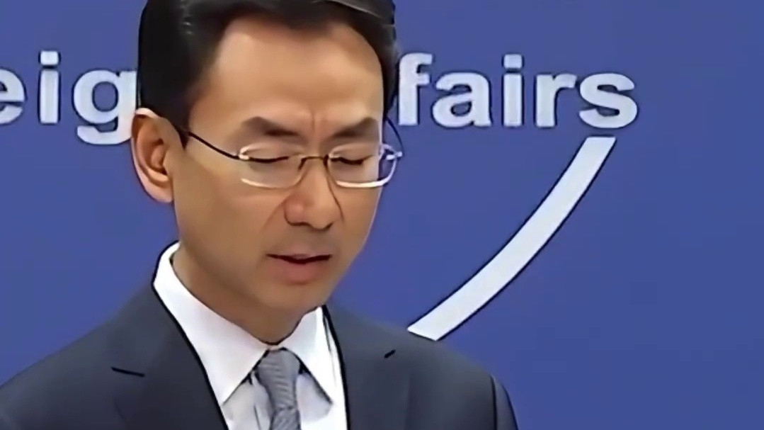 惊天反转！前外交官辞职后写小说，内容逼真暴露间谍身份