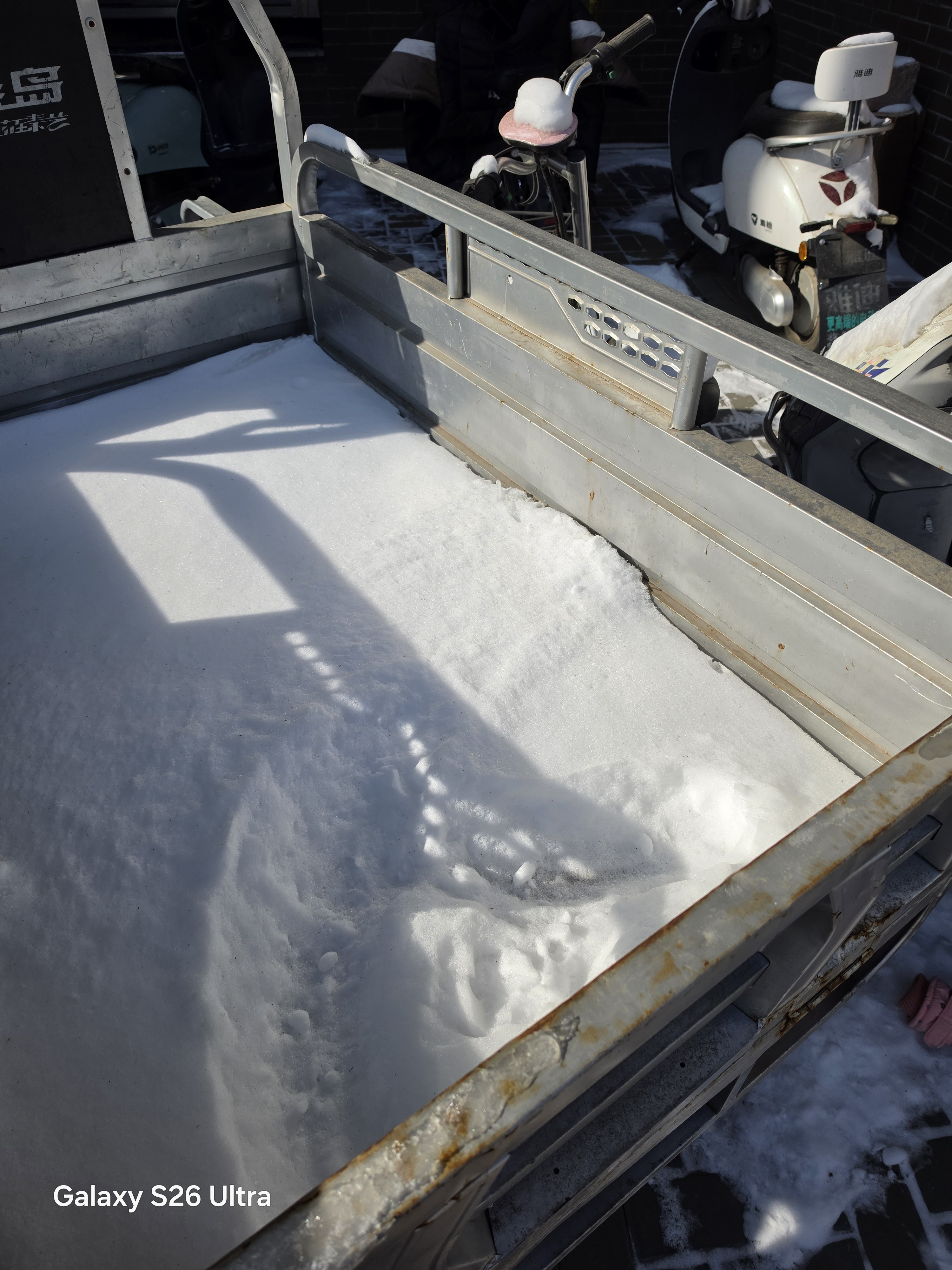 S25Ultra收到了一些消费者反馈，就是暗部太暗了，阴影部分过于黑了。S26