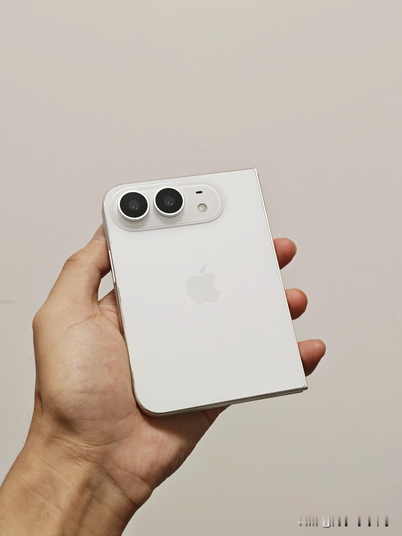 小米18Fold硬刚iPhoneUltra阔折叠，硬件参数今年基本没有对手，