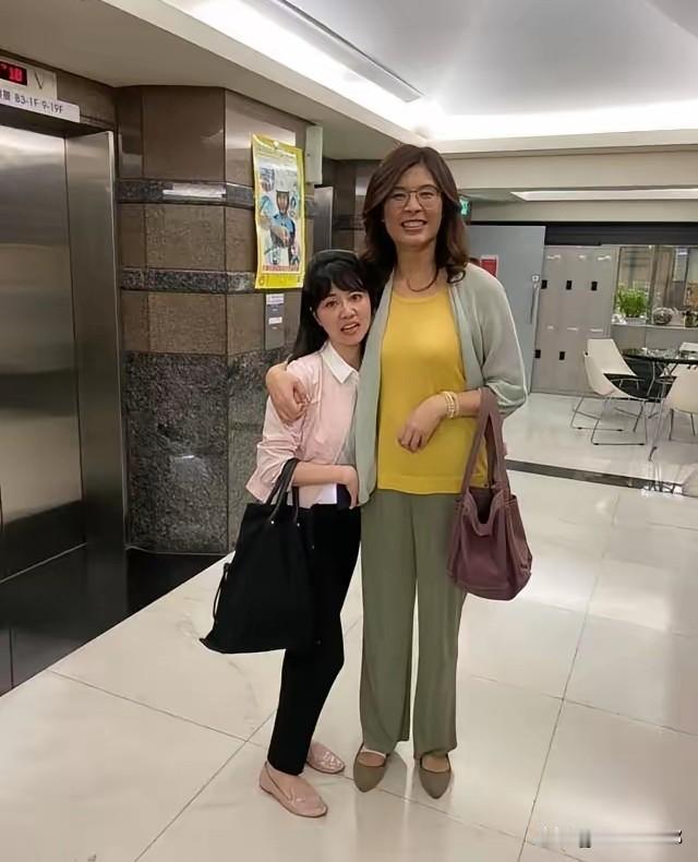 老郑家也是出息了，郑丽文在10月18号当选中国国民党主席，恭喜恭喜！郑丽文的