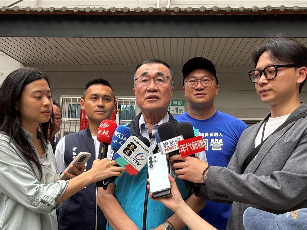李四川用台语念“三重”遭攻击吴子嘉呛无聊献策1奇招年底九合一选战持续升温，