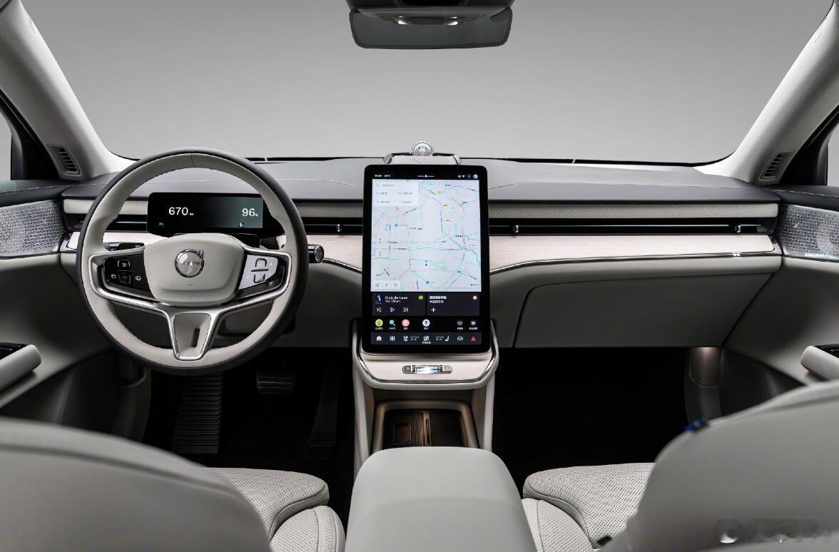 新能源时代，沃尔沃的脚步也是很快的，EX90和ES90已经开始预售，把北欧豪华的