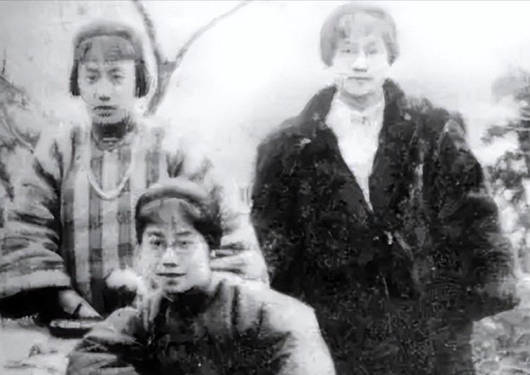 1900年，连生两女的朱环佩再次怀孕，丈夫：“再生女儿我就纳妾，”谁料，生下来还