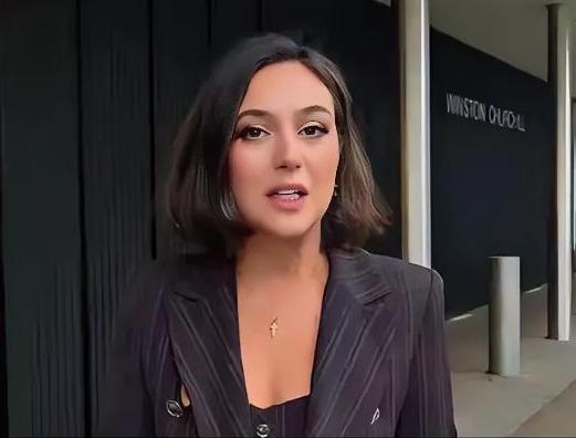 炸锅了！泽连斯基前秘书爆料：我后悔让这个渣滓上台！他就是想用战争捞钱！说这