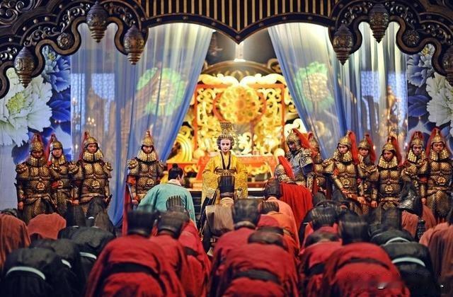 神龙革命有多猛？82岁武则天被逼退位，一场不流血政变改写大唐国运提起武则天，大家都知道她霸气一生，千