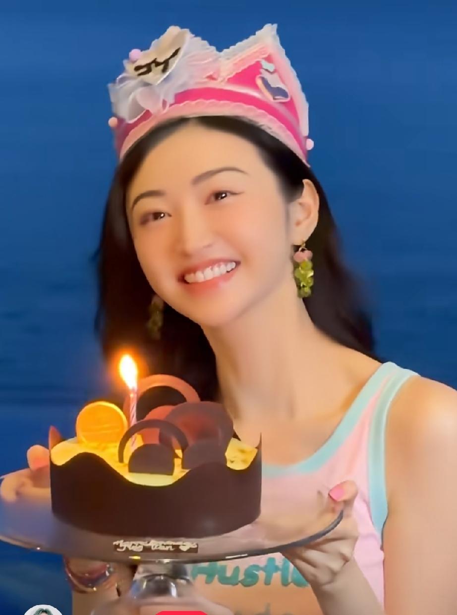 难道没人发现吗？景甜这事有点可惜，她都已经37岁了，不仅没有成家，连个孩子都