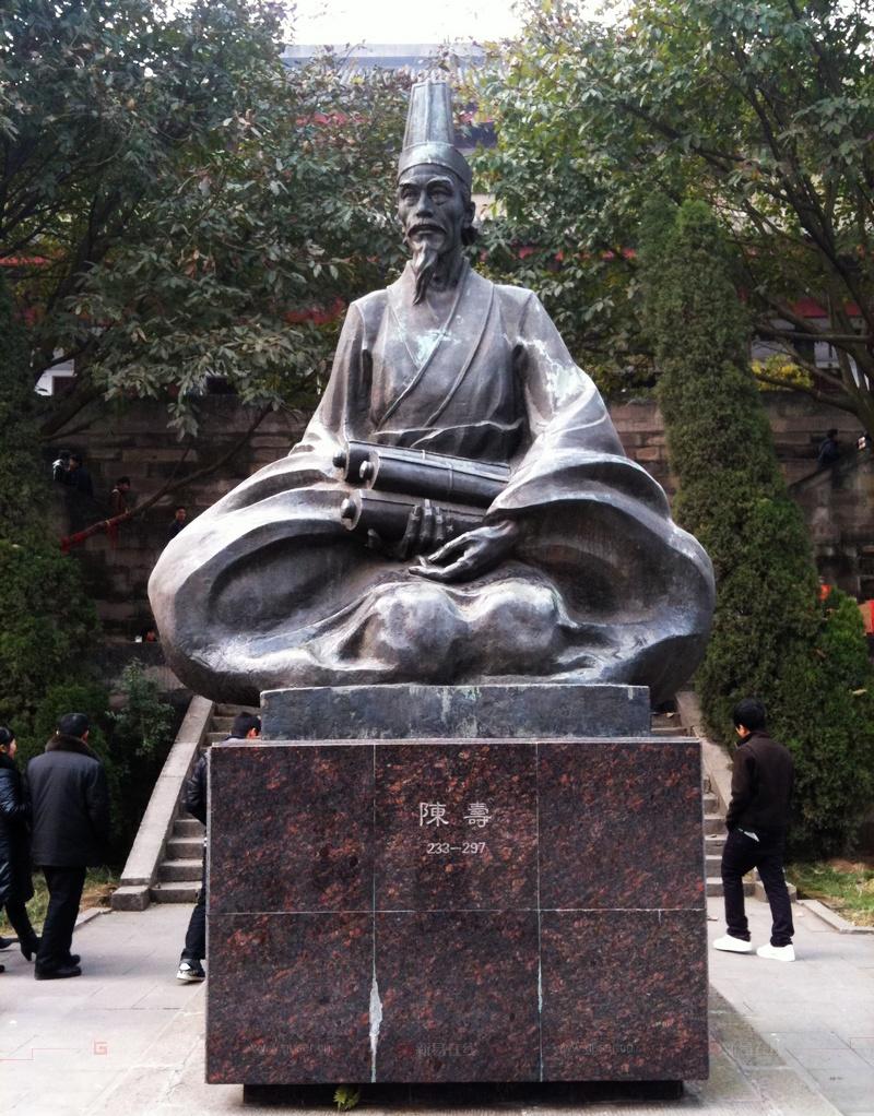 陈寿在三国志里说了句诸葛亮军事水平不高，结果被骂了两千年，骂得最狠的是唐代军神李